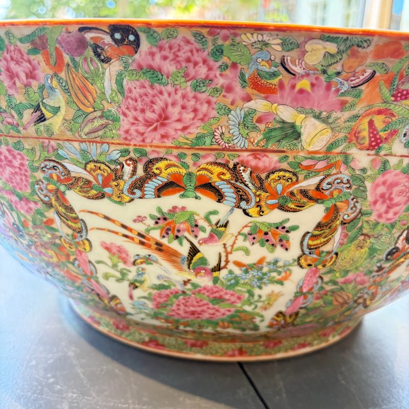A massive Chinese Canton export famille rose punch bowl with narrative design - 图29