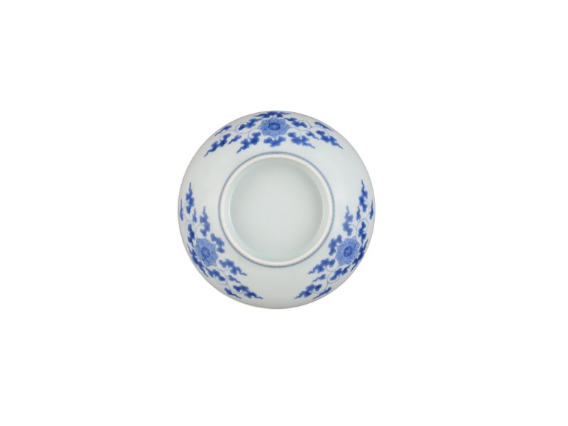 A porcelain dish, Nabeshima ware, Hizen, Edo period, late 17th – early 18th century | 色絵唐花文皿　肥前　鍋島藩窯　江戸時代中期　17世紀後半～18世紀前半 - 图3