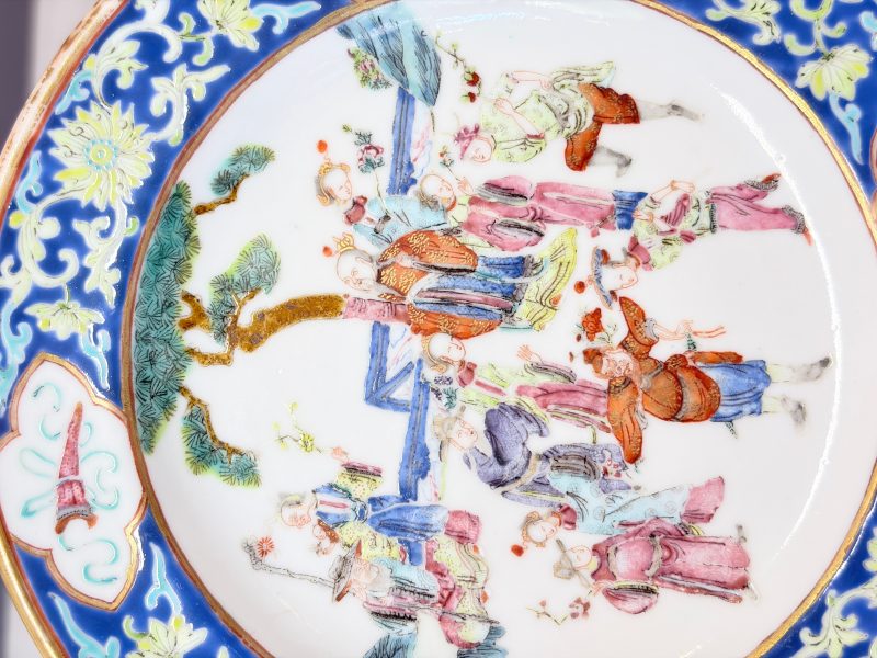 A Chinese famille rose 'Twelve Flower Goddesses' plate - 图6