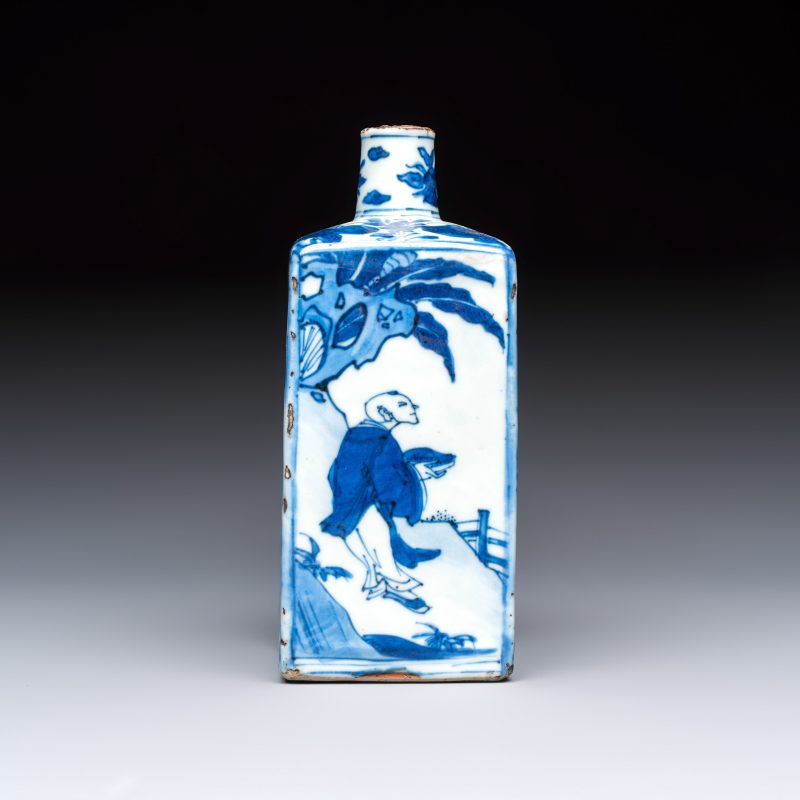 A Chinese blue and white 'Playing Boys' square flask - 图7