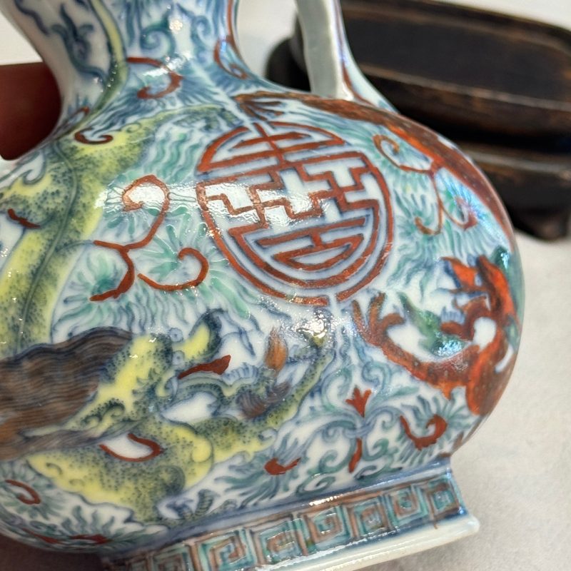 A Chinese doucai double-gourd vase with dragons and ruyi handles - 图21