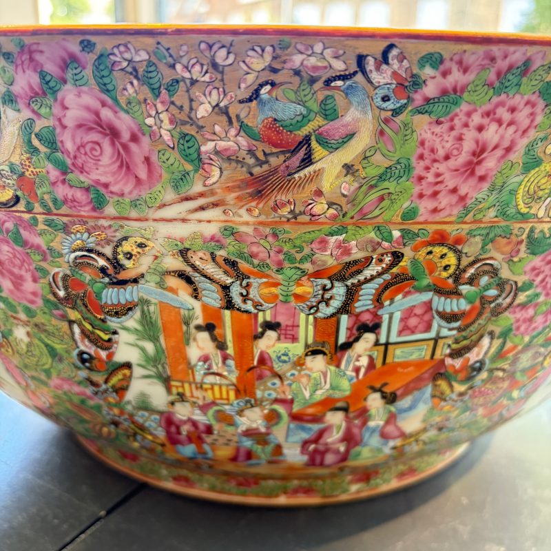 A massive Chinese Canton export famille rose punch bowl with narrative design - 图32