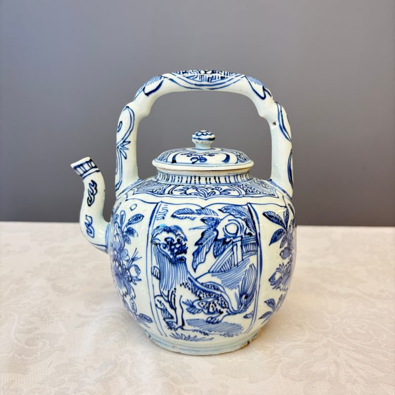 A Chinese blue and white 'Buddhist Lion' wine pot and cover - 图8