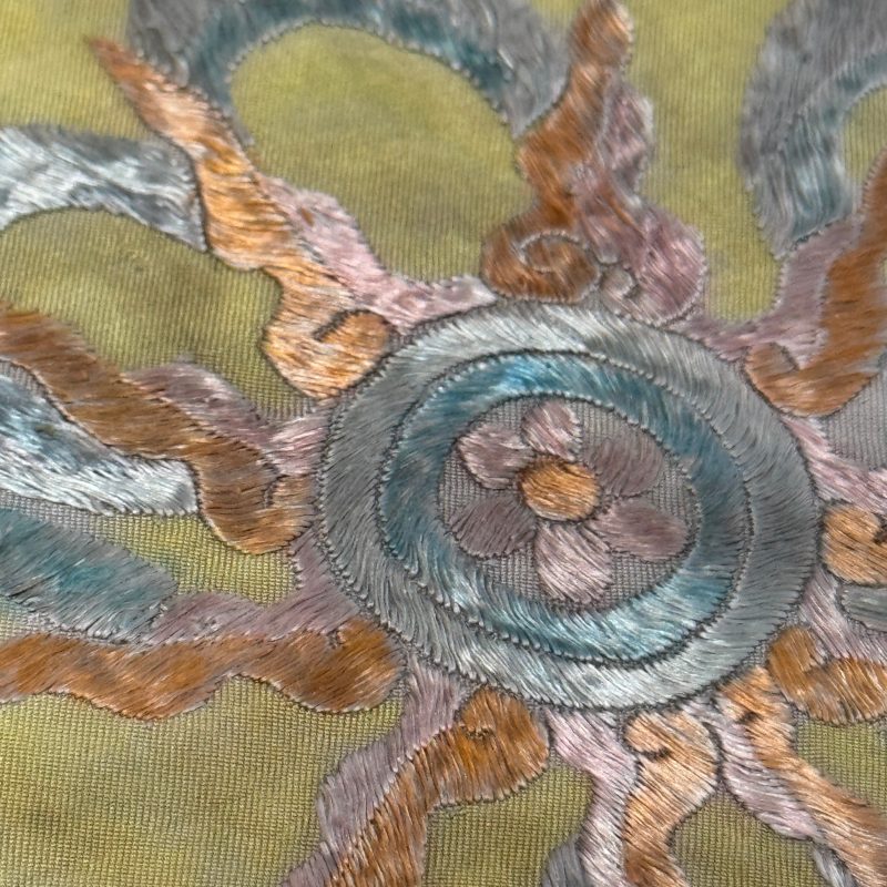 A pair of Chinese yellow-ground embroidered 'Dragons' and 'Phoenixes' panels - 图84