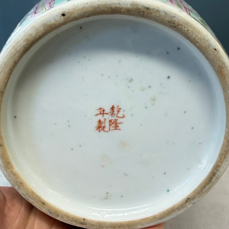 A Chinese famille rose 'Elegant ladies with playing boys' vase - 图28