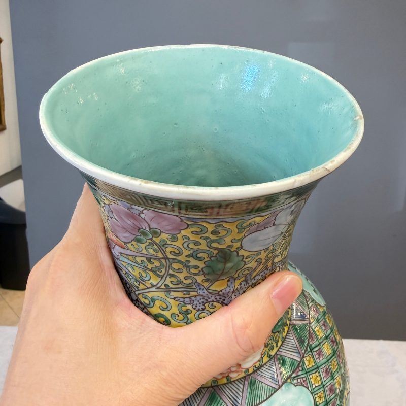A pair of Chinese famille verte 'Phoenixes among Peonies' vases - 图20