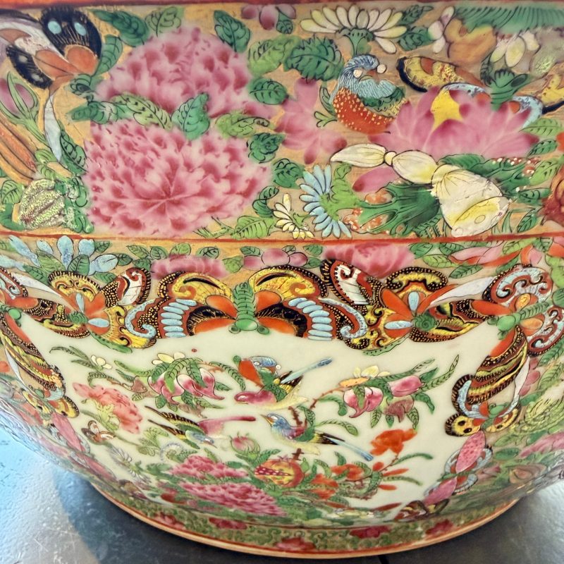 A massive Chinese Canton export famille rose punch bowl with narrative design - 图31