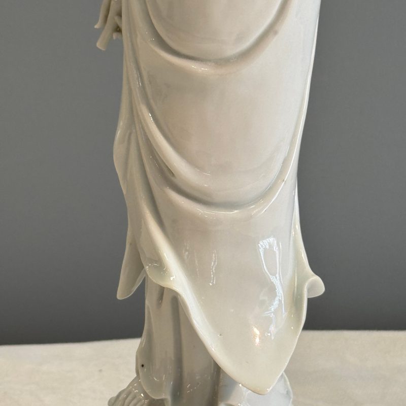 A Chinese Dehua blanc de Chine figure of Guanyin - 图26