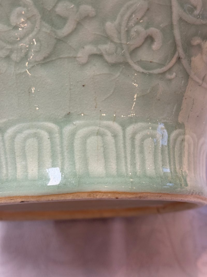 A Chinese celadon-glazed 'Flower Scroll' jar - 图18