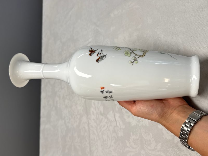 Three Chinese polychrome semi-eggshell vases - 图22