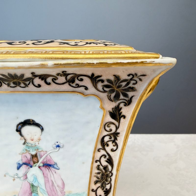 A pair of extremely rare Chinese Canton famille rose bough pots - 图12