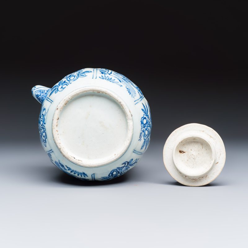 A Chinese blue and white 'Buddhist Lion' wine pot and cover - 图7