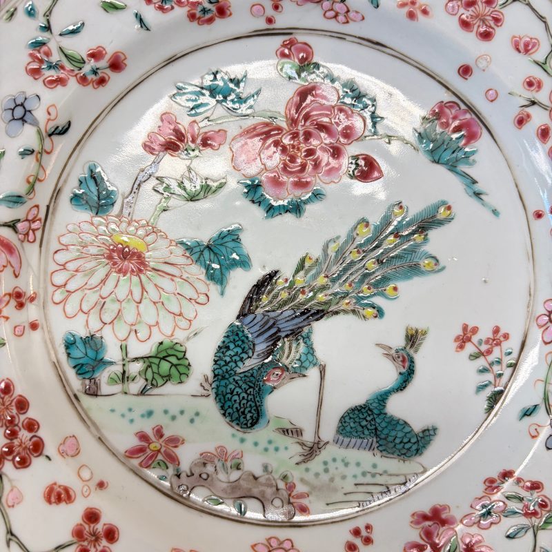 Two Chinese famille rose plates and a pair of Dutch-decorated plates - 图22