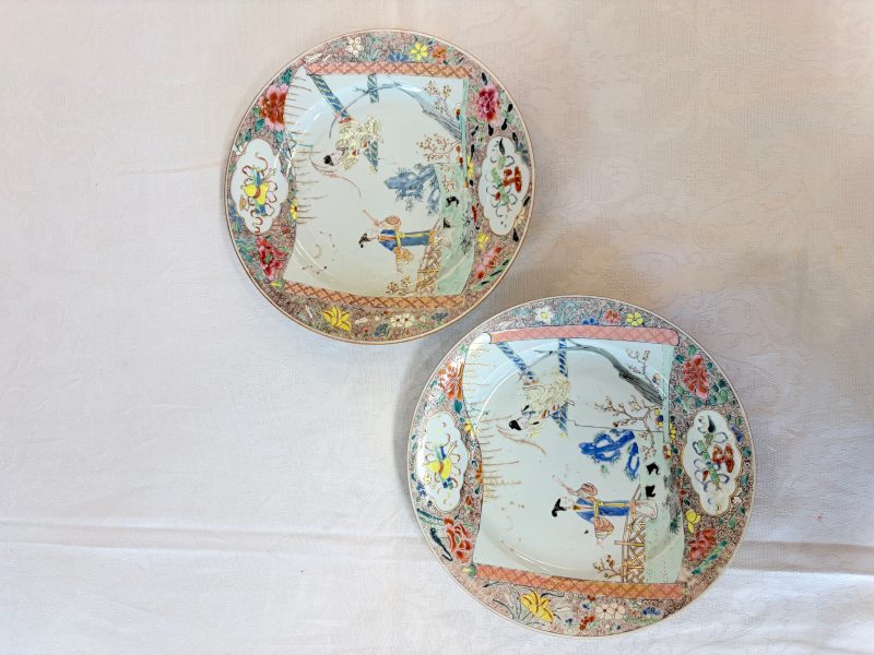 A pair of Chinese famille rose 'Xi Xiang Ji' plates - 图3