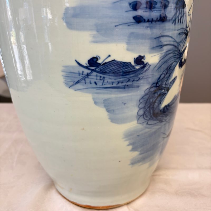 A Chinese blue and white 'Riverscape' vase and a famille rose 'Rooster' vase - 图20