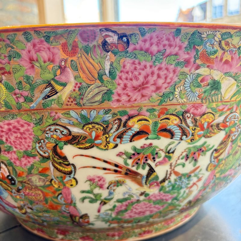 A massive Chinese Canton export famille rose punch bowl with narrative design - 图33