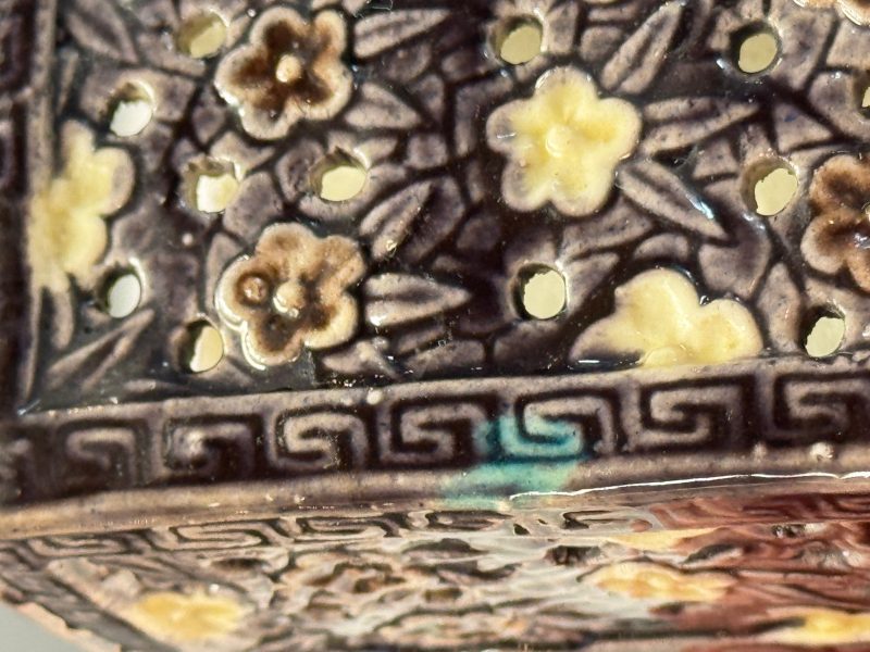 A pair of Chinese aubergine-glazed openworked square brush pots on later wooden stands - 图35
