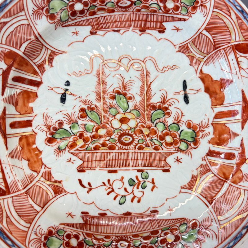 Two Chinese famille rose plates and a pair of Dutch-decorated plates - 图25