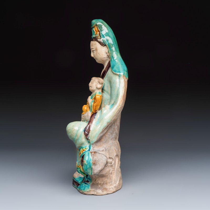 A Chinese Fahua-glazed stoneware 'Guanyin and Child' group - 图3