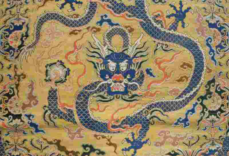 A pair of silk brocade ‘Dragon’ throne back cushion covers - 图16