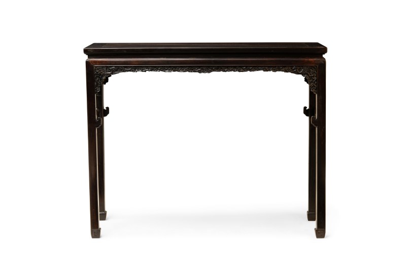 A pair of carved zitan waisted corner-leg tables - 图2