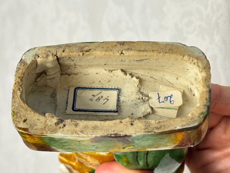 A Chinese famille verte sancai biscuit group of a man embracing a lady - 图17