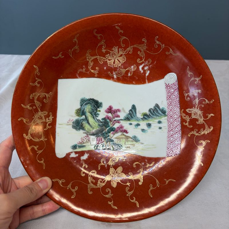 A Chinese famille rose coral-red-ground 'Landscape scroll' dish - 图3