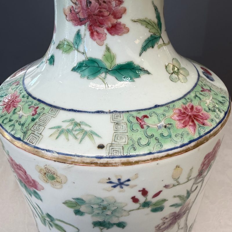 A pair of Chinese famille rose 'Court Lady in a Garden Setting' vases - 图17