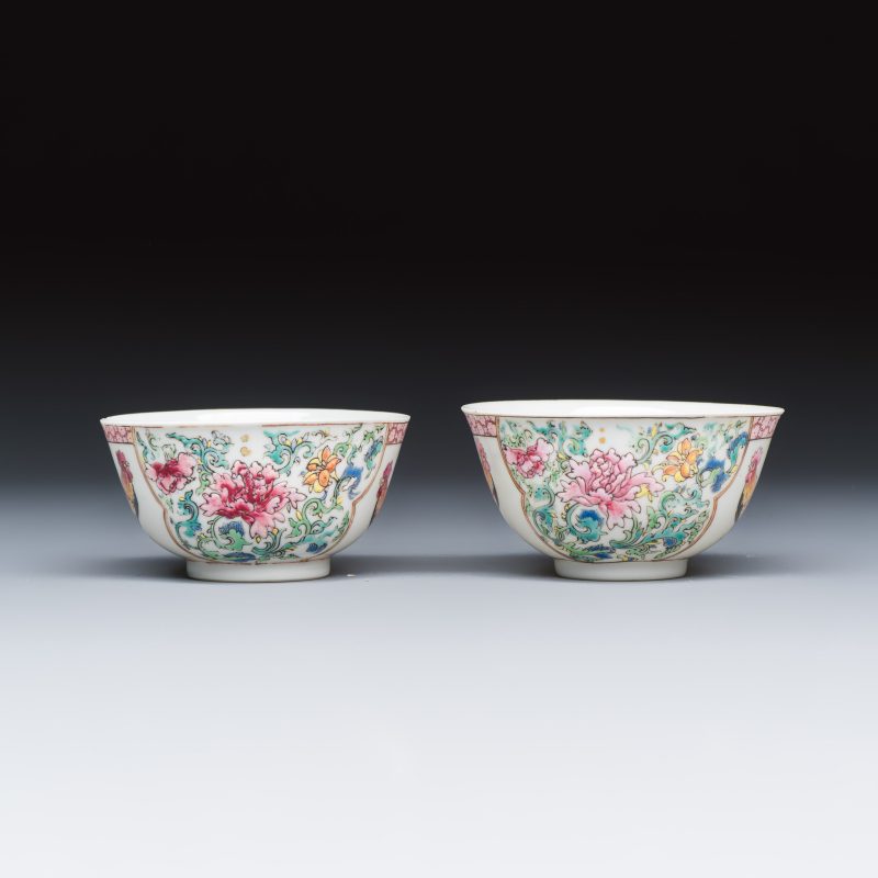 A pair of fine Chinese famille rose 'Rooster' tea bowls and saucers - 图5