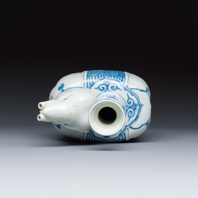 A Chinese blue and white 'Elephant' kendi - 图6