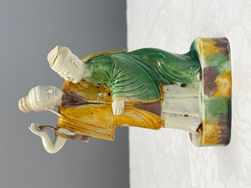 A Chinese famille verte sancai biscuit group of a man embracing a lady - 图12
