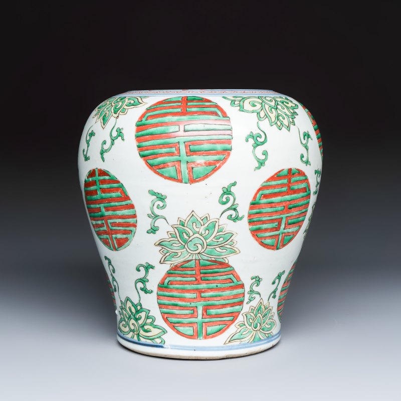 A Chinese famille verte 'Lotus and Shou' vase - 图4