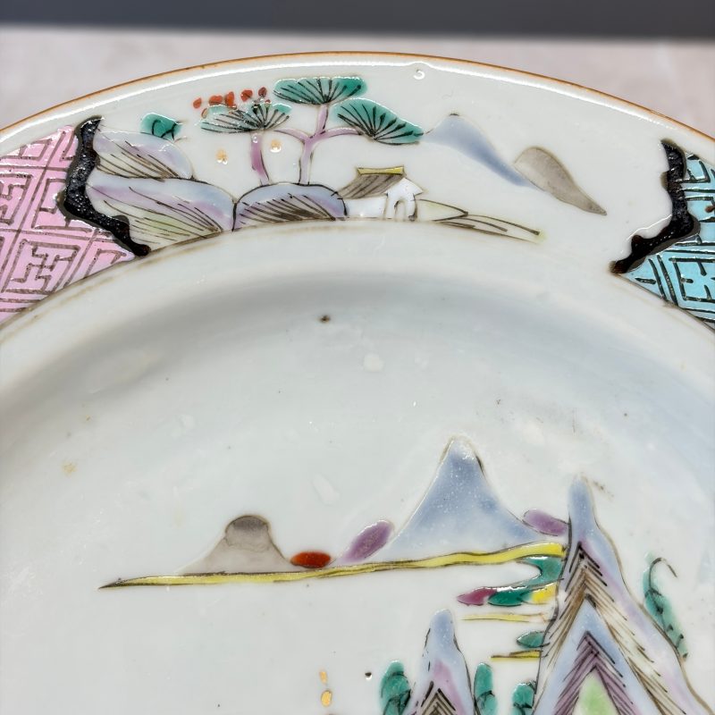 A collection of 13 Chinese famille rose 'Landscape' plates and dishes - 图37