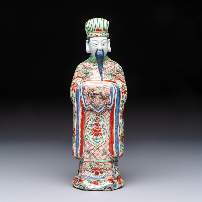 A rare Chinese wucai figure of a dignitary - 图2