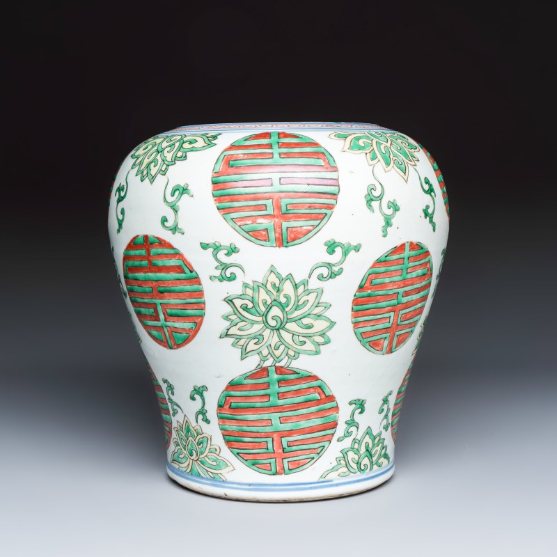 A Chinese famille verte 'Lotus and Shou' vase - 图5