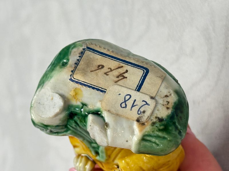 A Chinese famille verte sancai biscuit model of a seated boy and a 'He He Er Xian' group - 图20