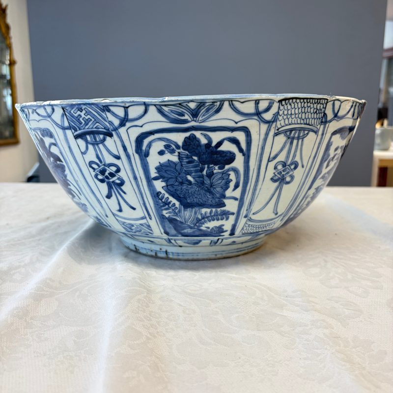 A large Chinese 'Kraak' blue and white 'Mountainous Landscape' bowl - 图8