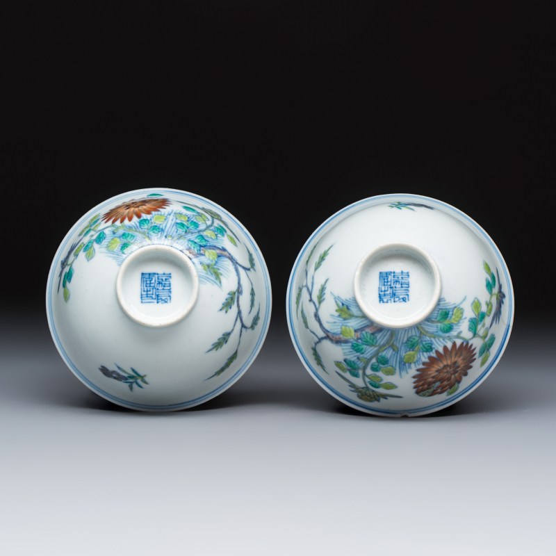 A pair of Chinese doucai bowls with floral design - 图6