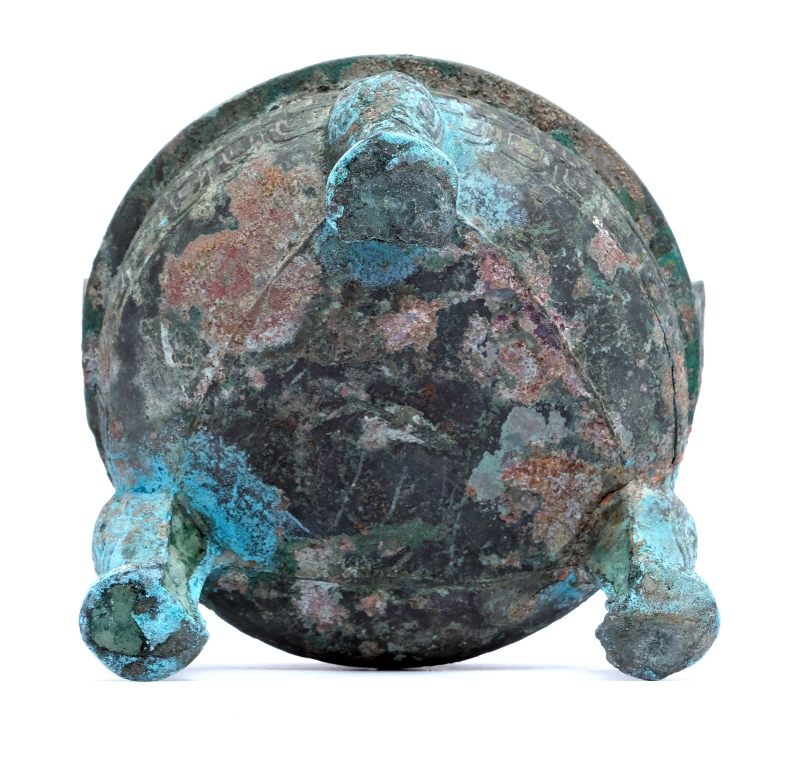 An archaic inscribed bronze footed ritual tripod cauldron, Ding - 图8