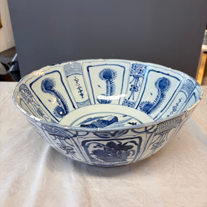 A large Chinese 'Kraak' blue and white 'Mountainous Landscape' bowl - 图7