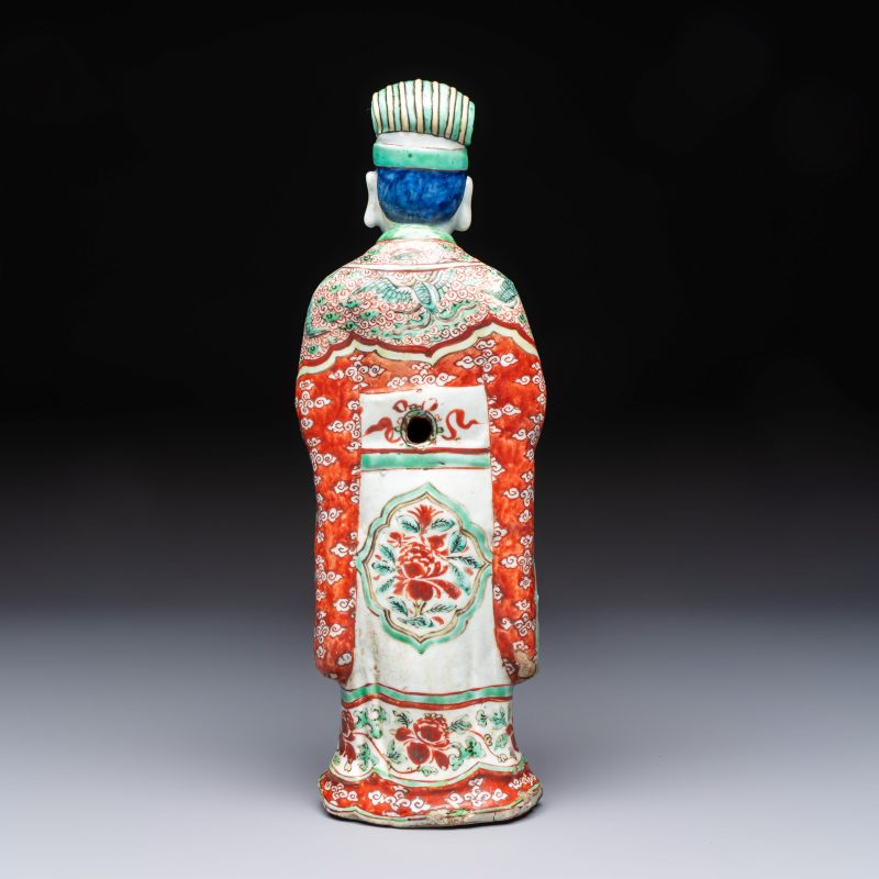 A rare Chinese wucai figure of a dignitary - 图4