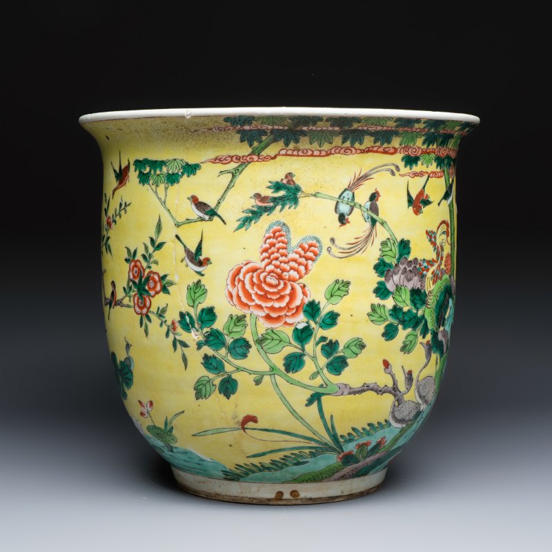 A Chinese famille verte yellow-ground 'Birds among Flowering Branches' jardinière - 图5
