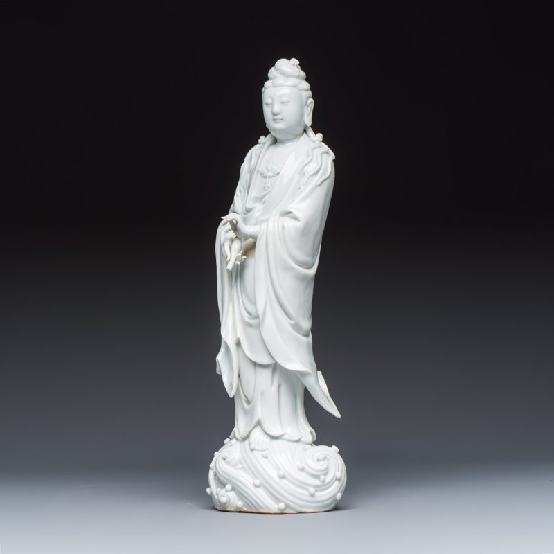 A Chinese Dehua blanc de Chine figure of Guanyin - 图1