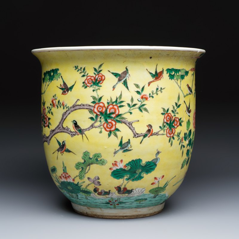 A Chinese famille verte yellow-ground 'Birds among Flowering Branches' jardinière - 图4