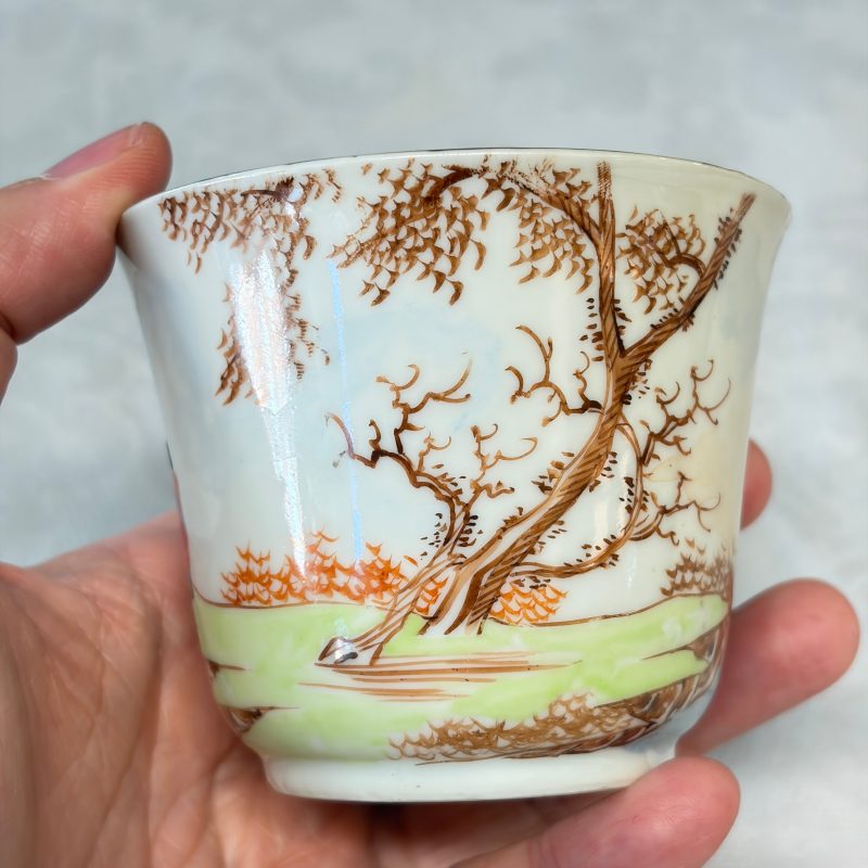 Three sets of Chinese export famille rose and grisaille 'European Subject' tea bowls and saucers - 图32