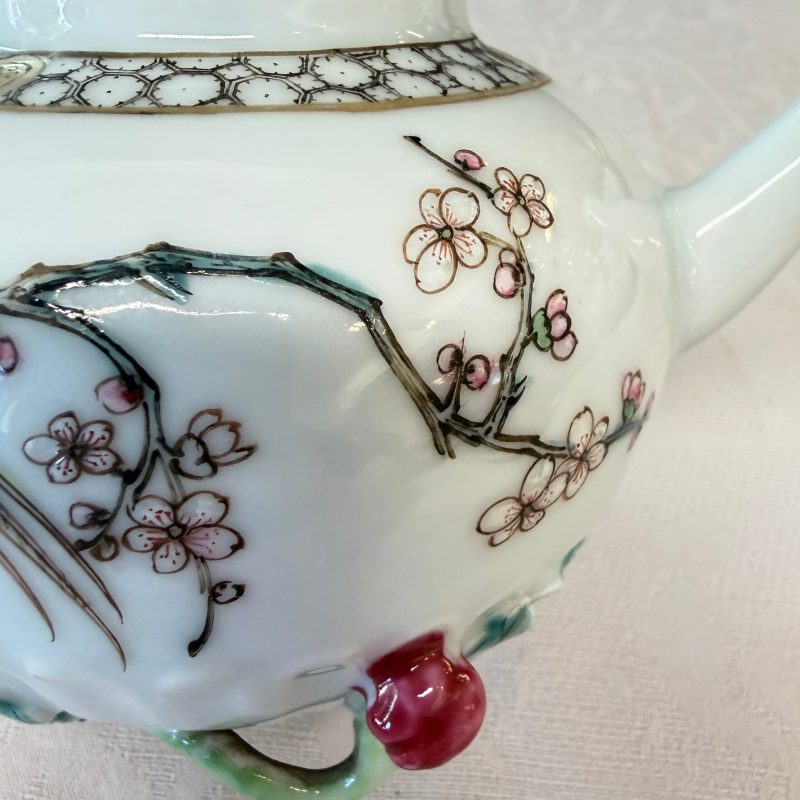 A Chinese famille rose 'Pheasant among Flowering Branches' teapot and cover with relief design - 图16