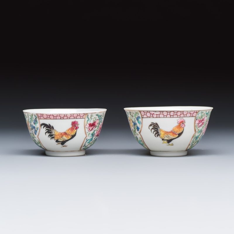 A pair of fine Chinese famille rose 'Rooster' tea bowls and saucers - 图4
