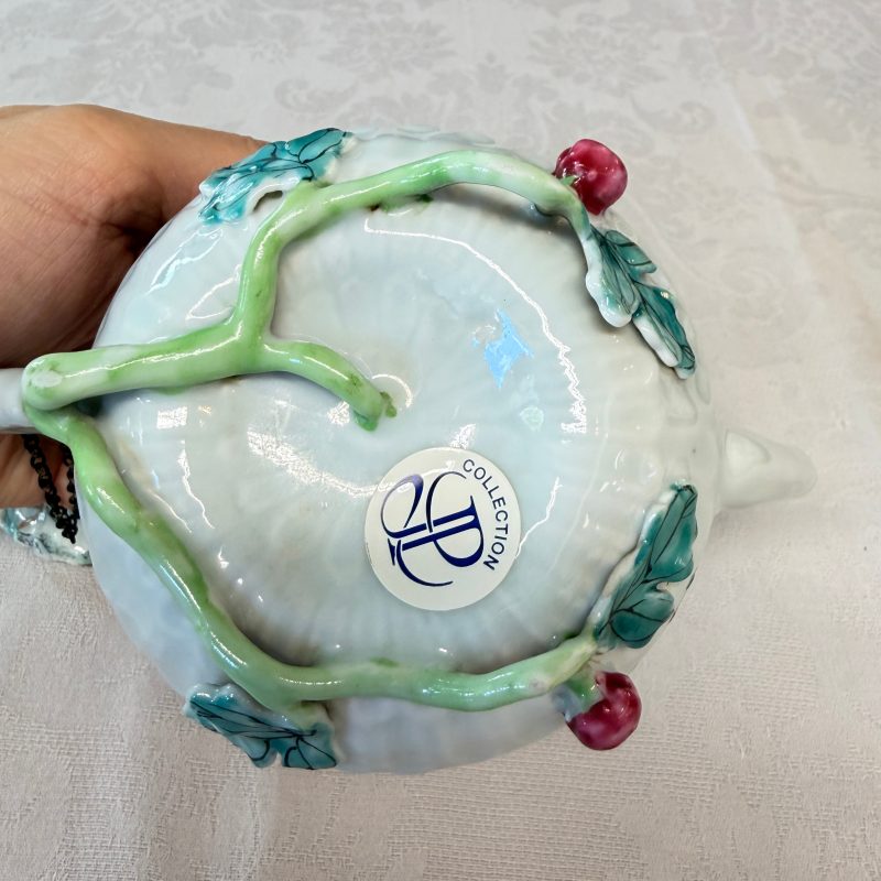 A Chinese famille rose 'Pheasant among Flowering Branches' teapot and cover with relief design - 图17
