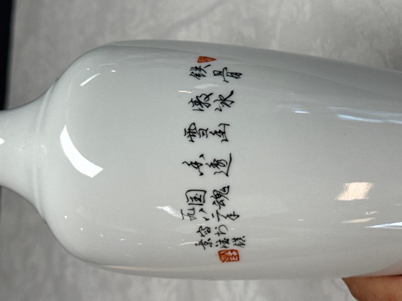 Three Chinese polychrome semi-eggshell vases - 图25