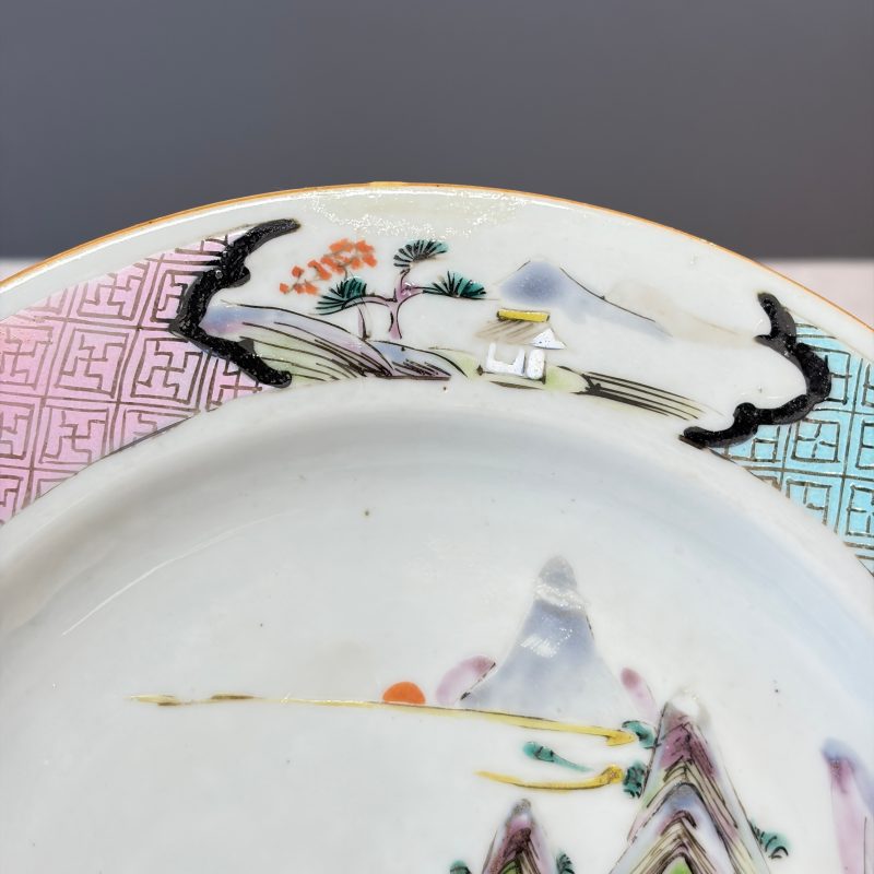A collection of 13 Chinese famille rose 'Landscape' plates and dishes - 图95